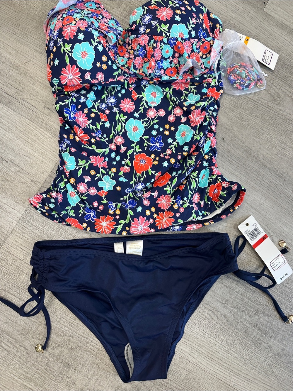 Navy Floral Tankini Set - Navy & Multi Floral Top size Small bottom XS - Picture 2 of 11